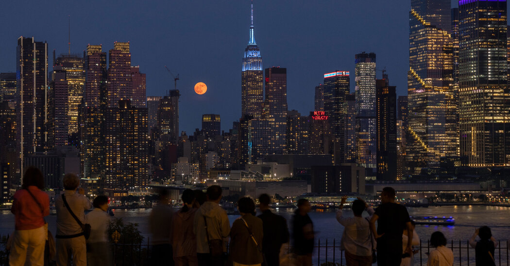 Uma ‘Lua de Strawberry’ quase cheia será brilhante novamente na quarta-feira à noite