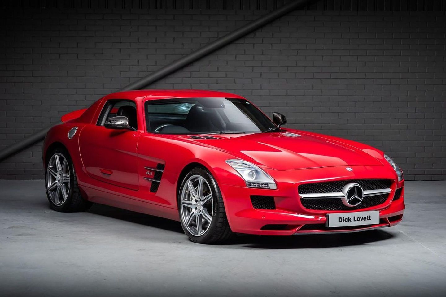 Mercedes-AMG SLS impecável para venda