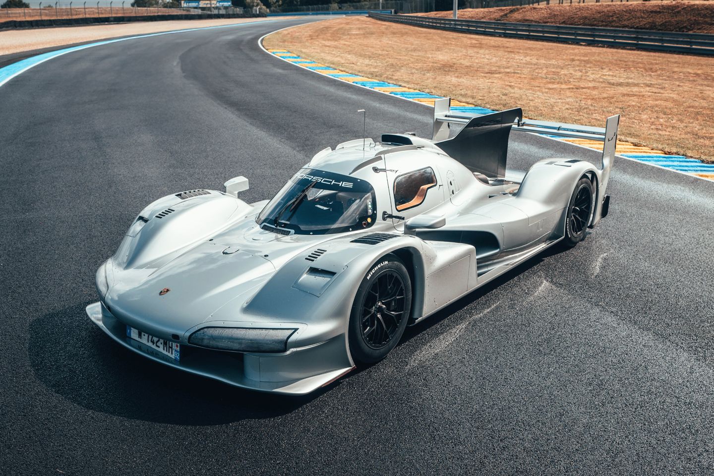 Epic Porsche 963 RSP revelado em Le Mans