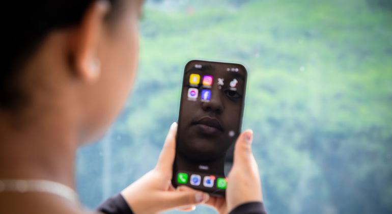 Guterres diz que inteligência artificial está espalhando “veneno” do discurso de ódio