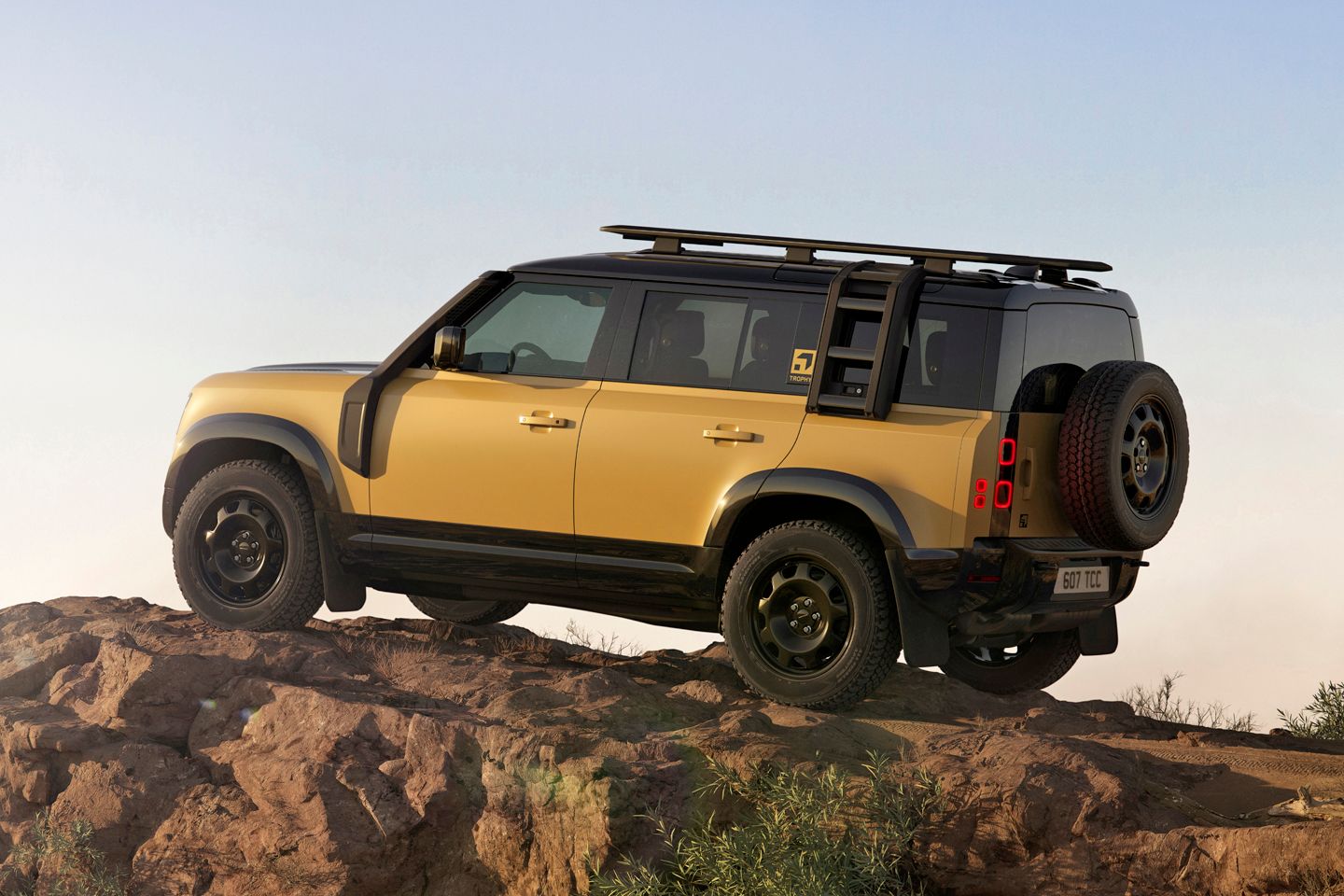 Defender 110 Trophy Edition lançado à frente do FOS