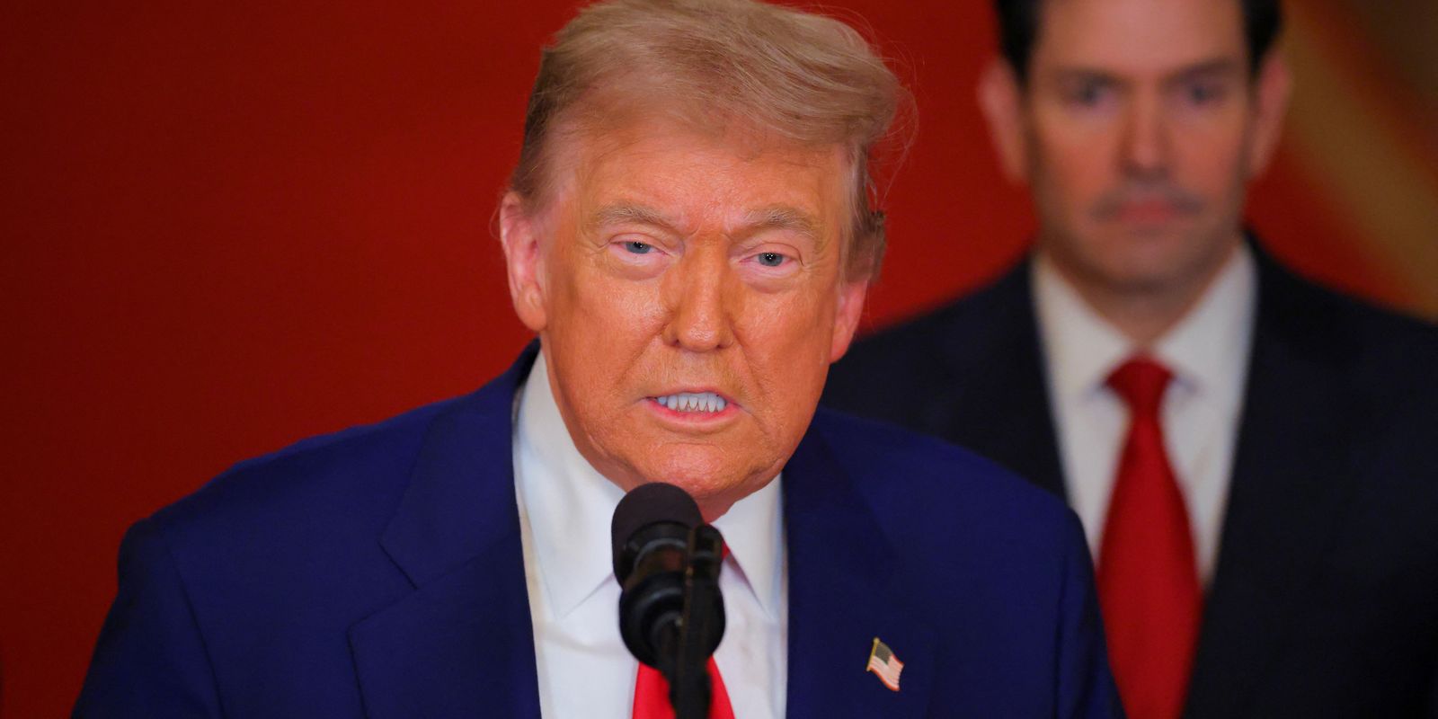 Trump assina tarifa de 50% e considera Brasil ameaça aos EUA