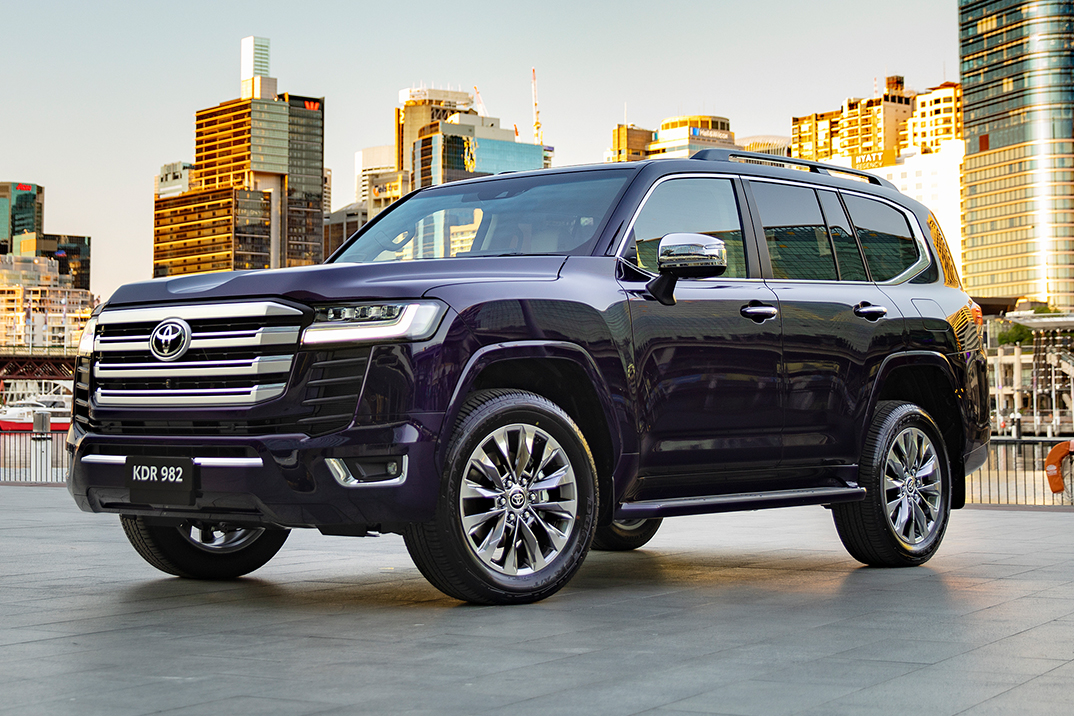 O Land Cruiser 300 da Toyota finalmente recebe uma versão híbrida com o modelo 2026 – o mais poderoso ainda