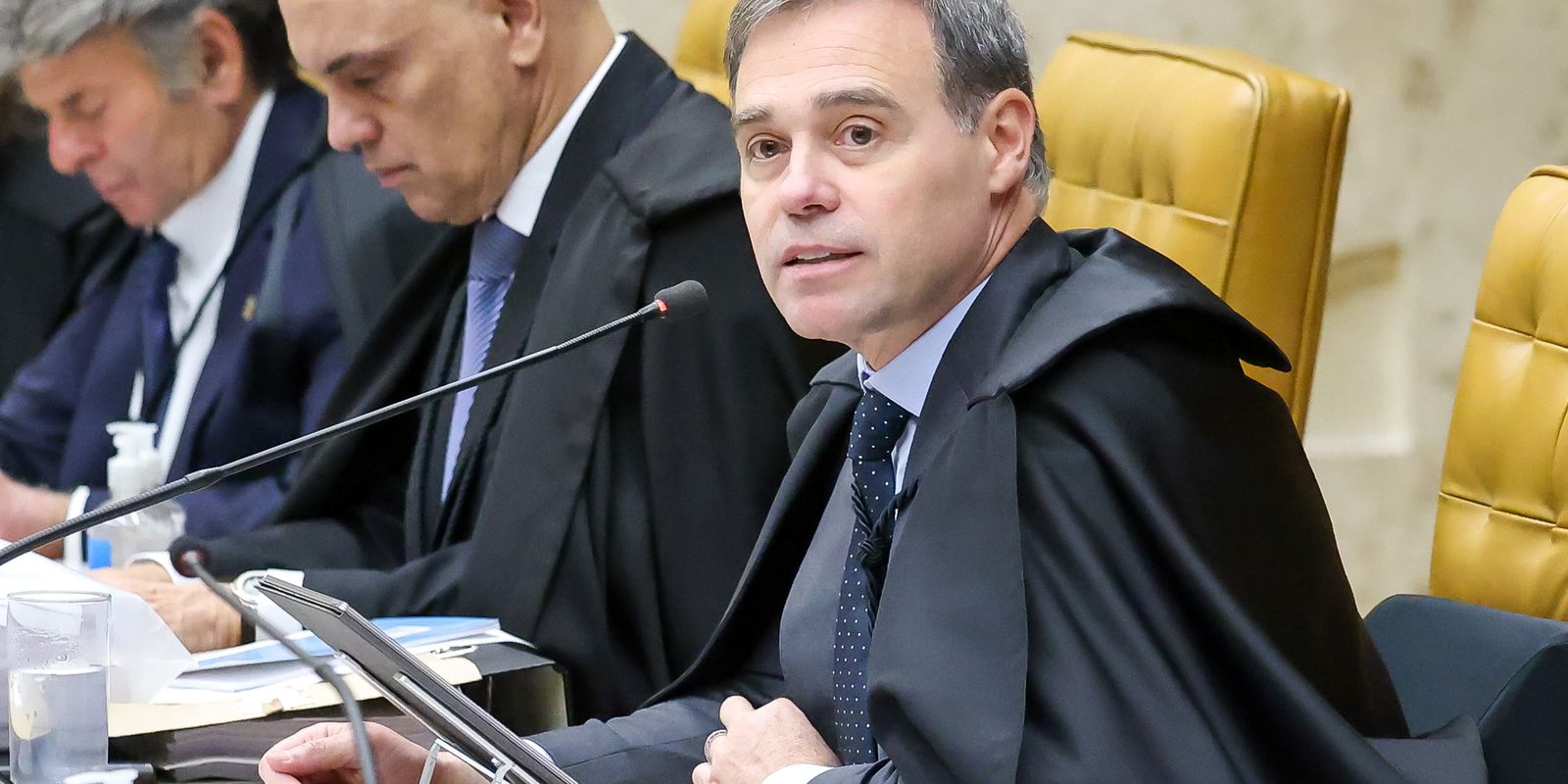 Mendonça: redes não podem ser responsabilizadas por postagens ilegais