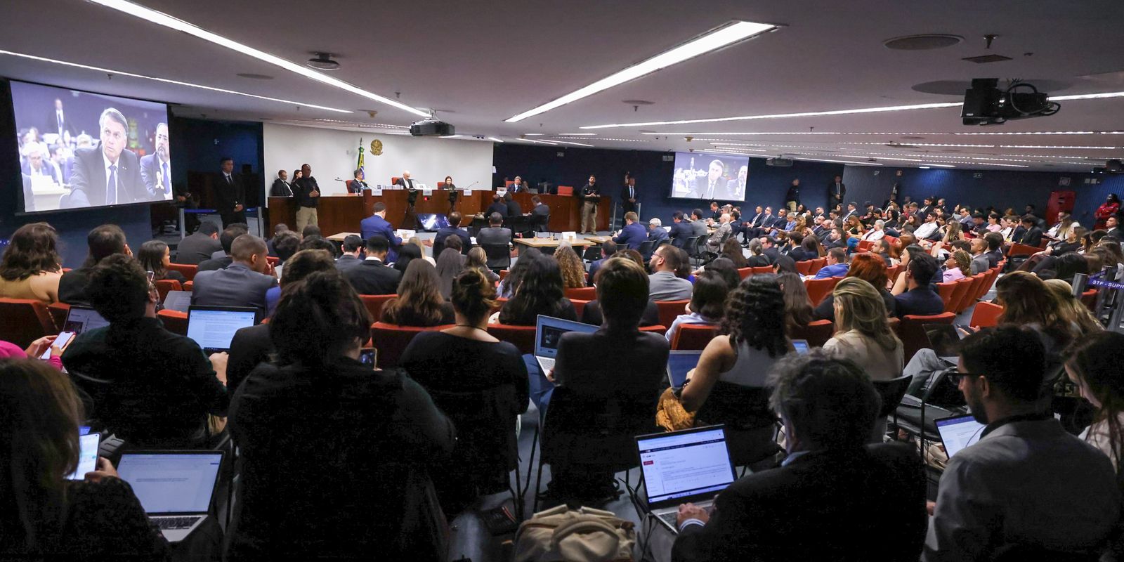 Após depoimento ao STF, Braga Netto pede para deixar a prisão