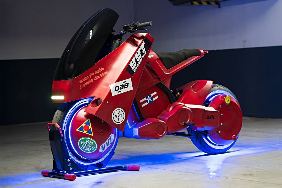 DAB MOTORS PRESTIDOS DE AKIRA MOTORES PRESTENDOS 3D A MOTOCCLICO DE AKIRA como uma única, baseada na plataforma DAB 1α