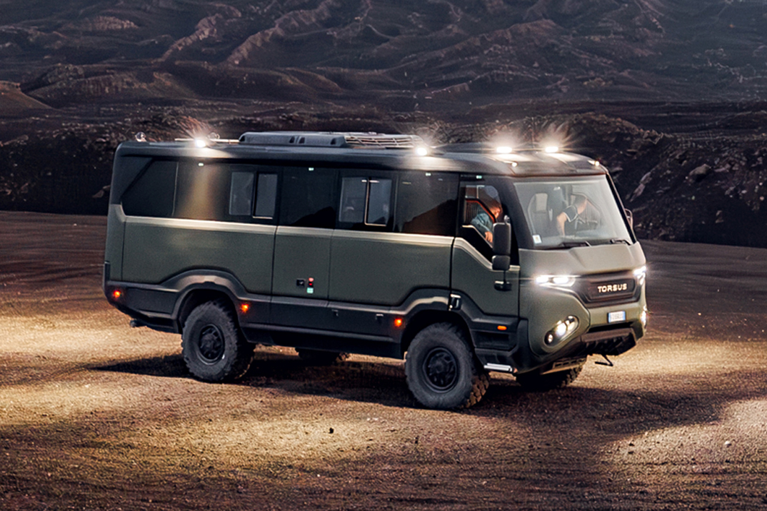 Dämmler transformou o ônibus da Expedição Praetoriana de Torsus no RV de acampamento Liberra Luxury