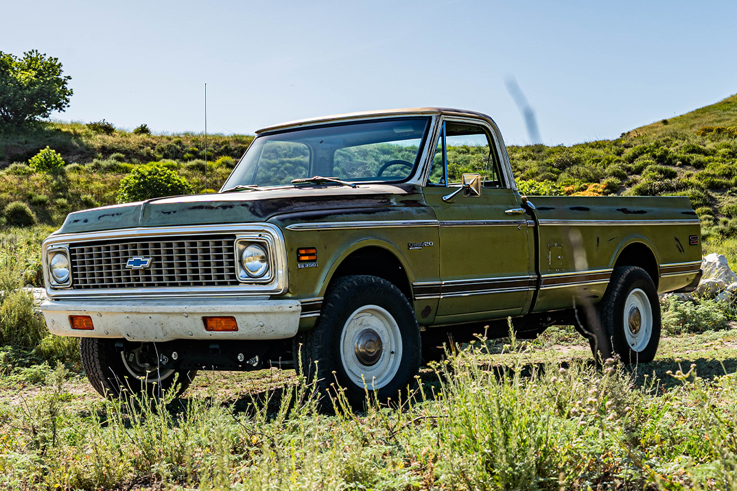 A picape abandonada do ícone é o melhor lobo automotivo em roupas de ovelha