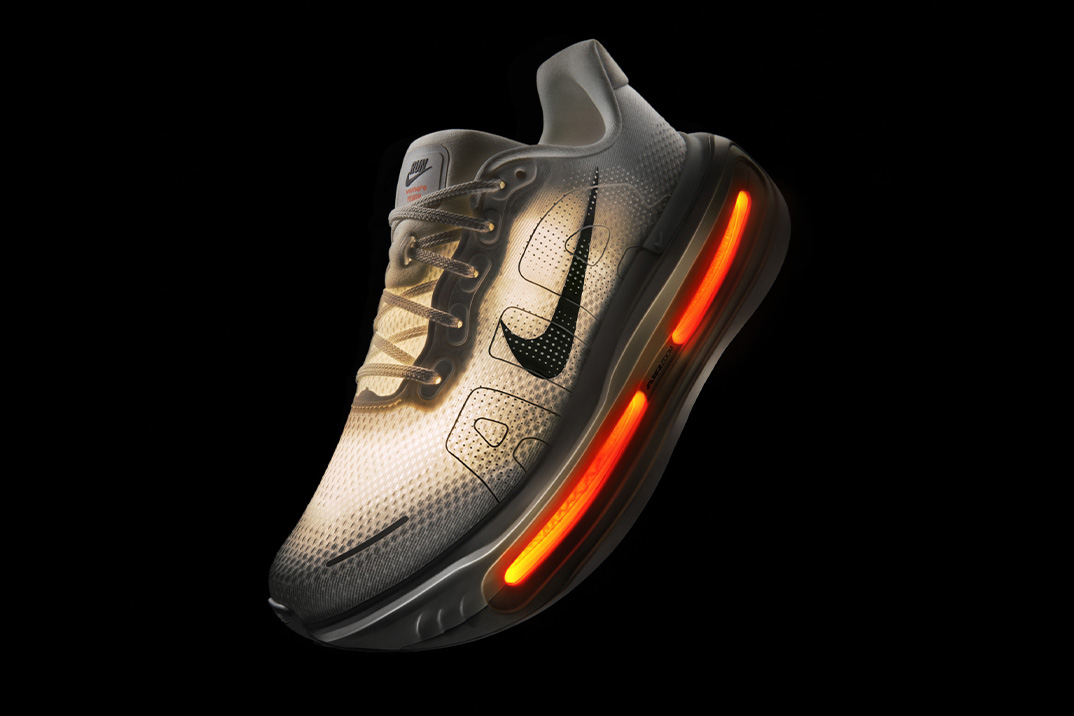 Os tênis de corrida Vomero Premium & Plus da Nike recebem alturas enormes de pilha para uma sensação anti-gravidade