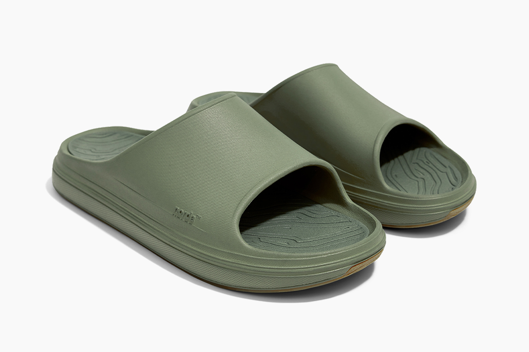 Norda estreia seu primeiro slide de recuperação com a sandália de espuma 008