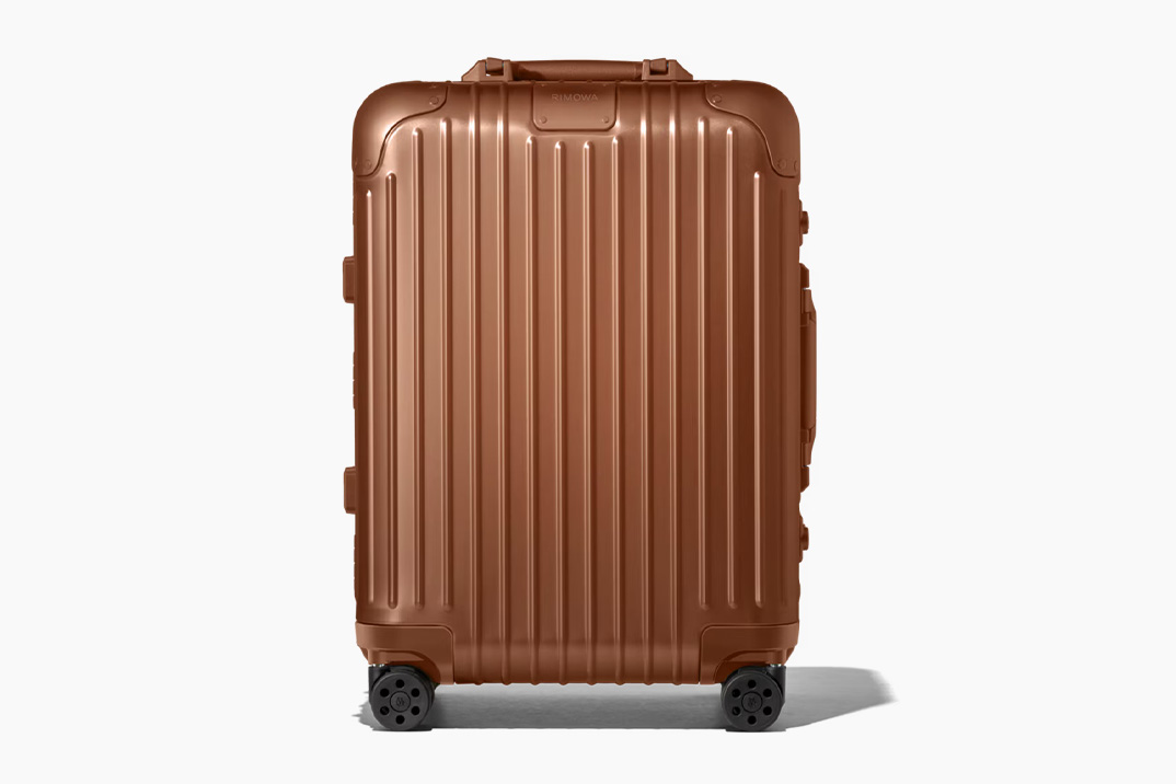 Rimowa estreia um novo colorway marrom de bronze para sua linha de bagagem original