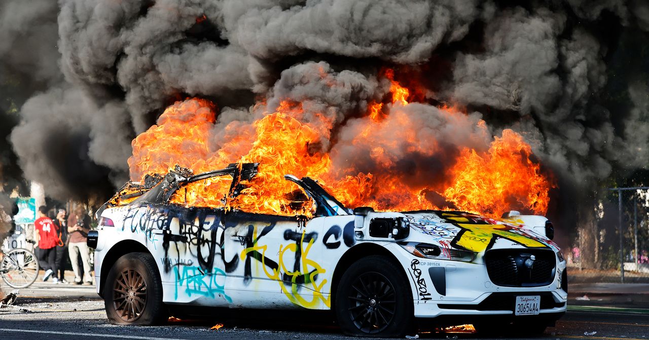 Como Waymo lida com imagens de eventos como os protestos de imigração de LA