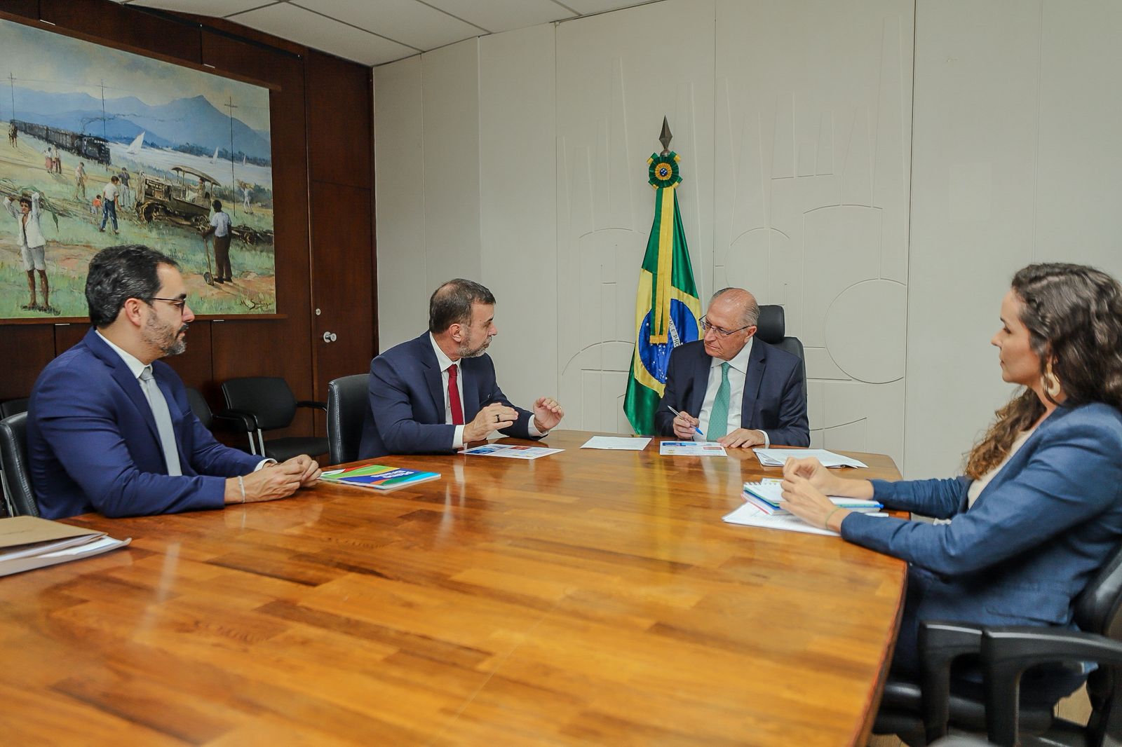 Embratur apresenta Plano Brasis ao presidente da República em exercício, Geraldo Alckmin