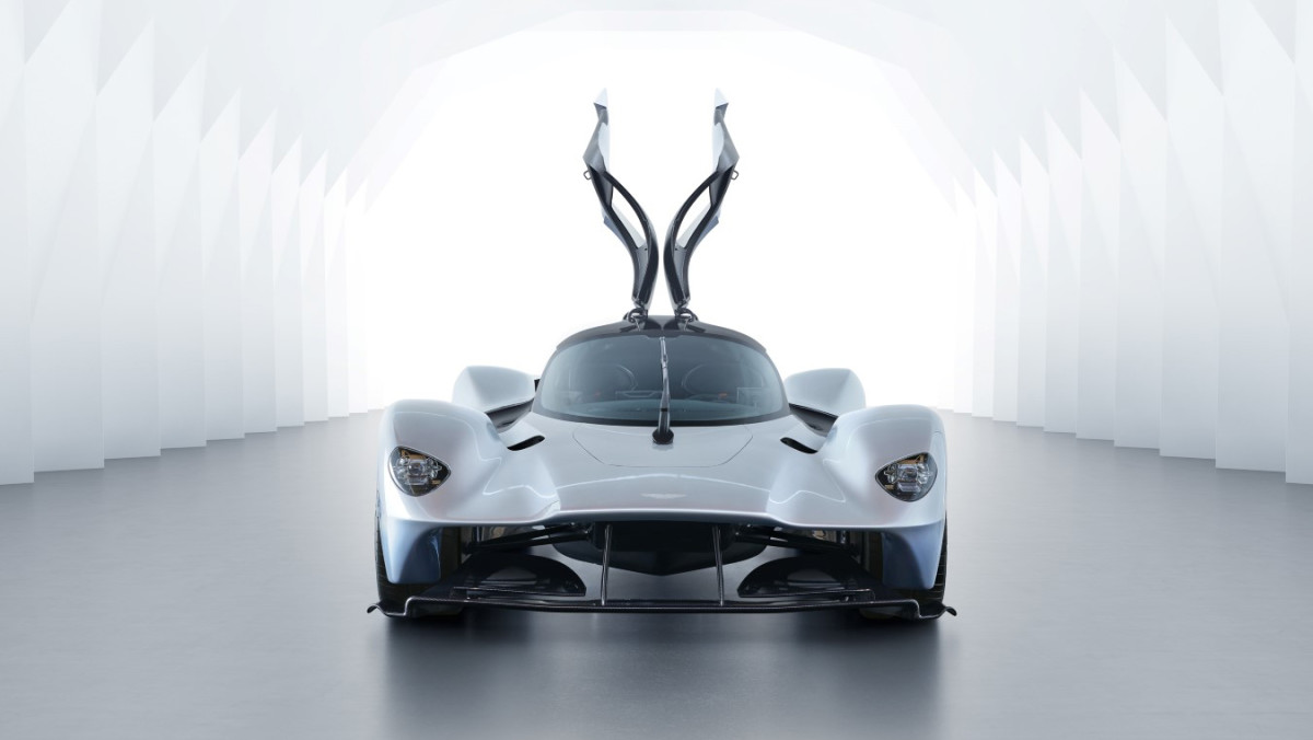 O proprietário de Aston Martin Valkyrie, Aston Martin Valkyrie, arquiva um processo dramático