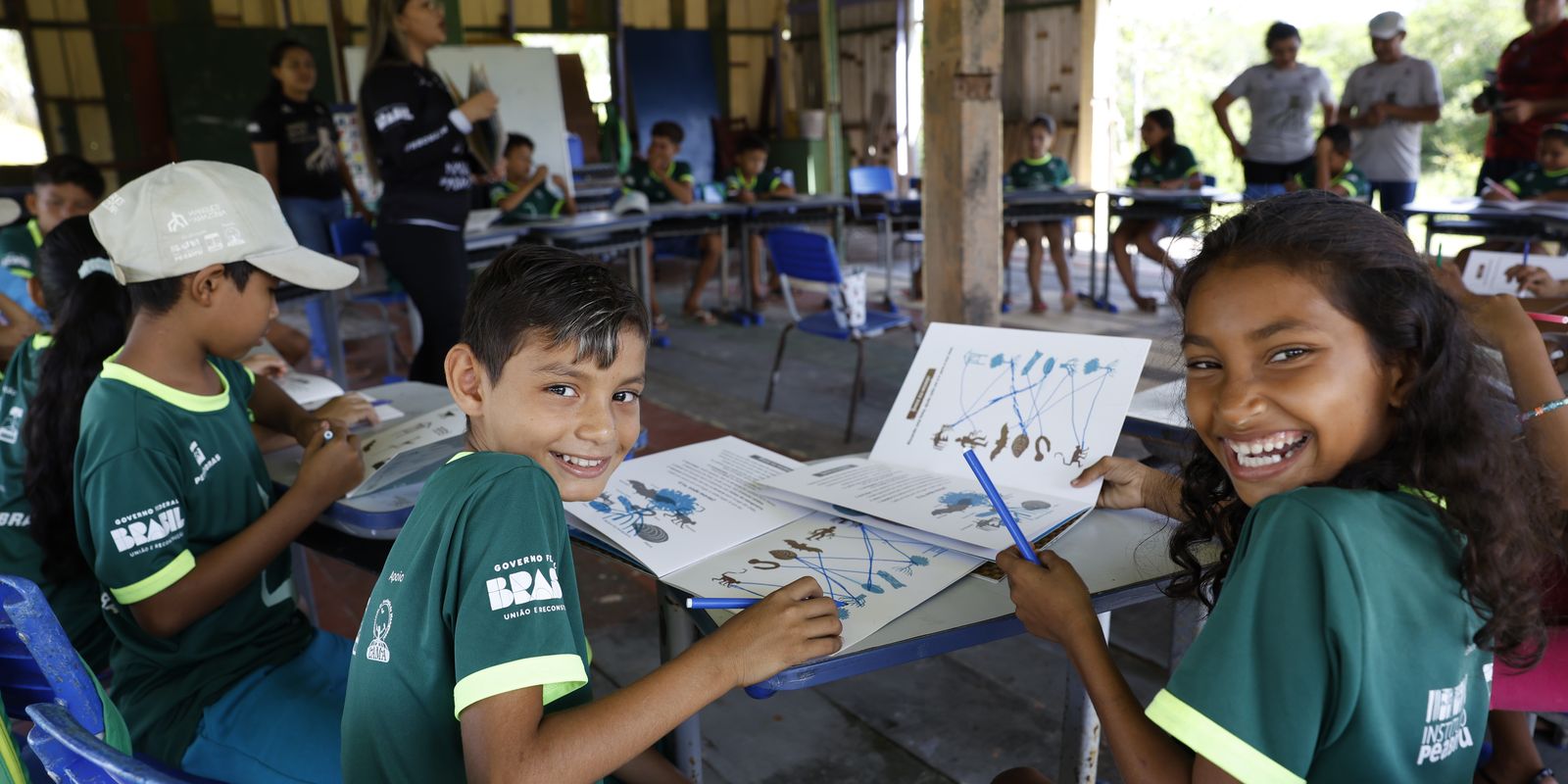 “Z de zangão”: projeto aproveita vivências para alfabetizar no mangue