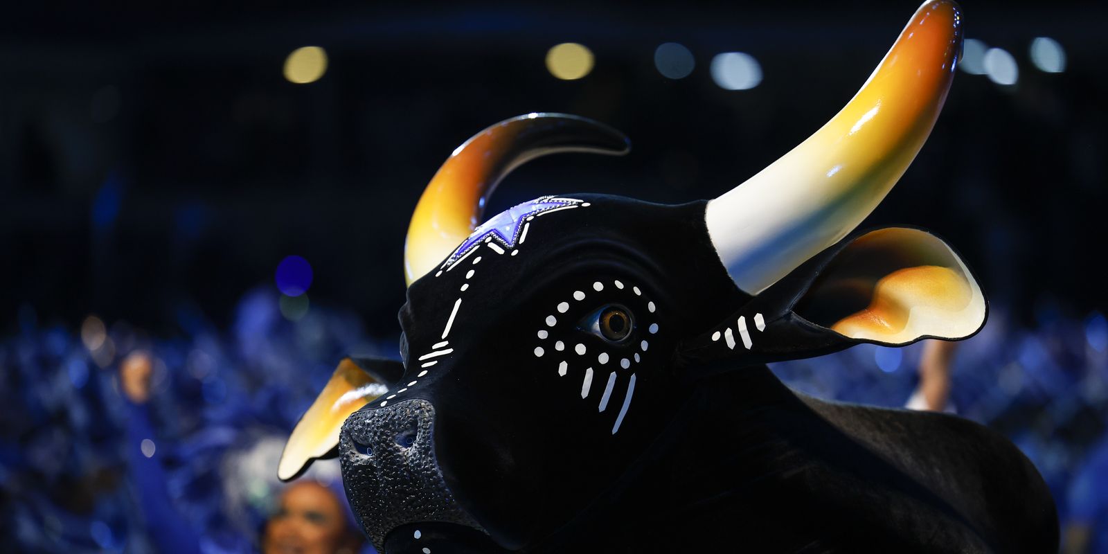 Boi Caprichoso começa a levar esculturas e módulos para Bumbódromo