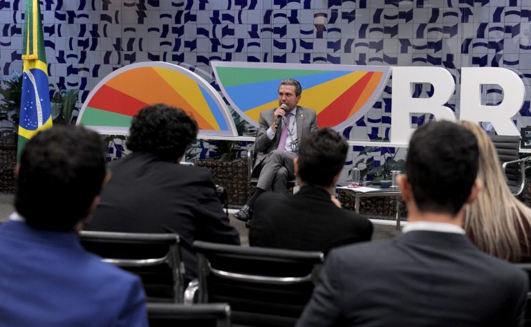 Fausto Pinato defende pragmatismo e soberania nacional em Fórum do BRICS – Notícias