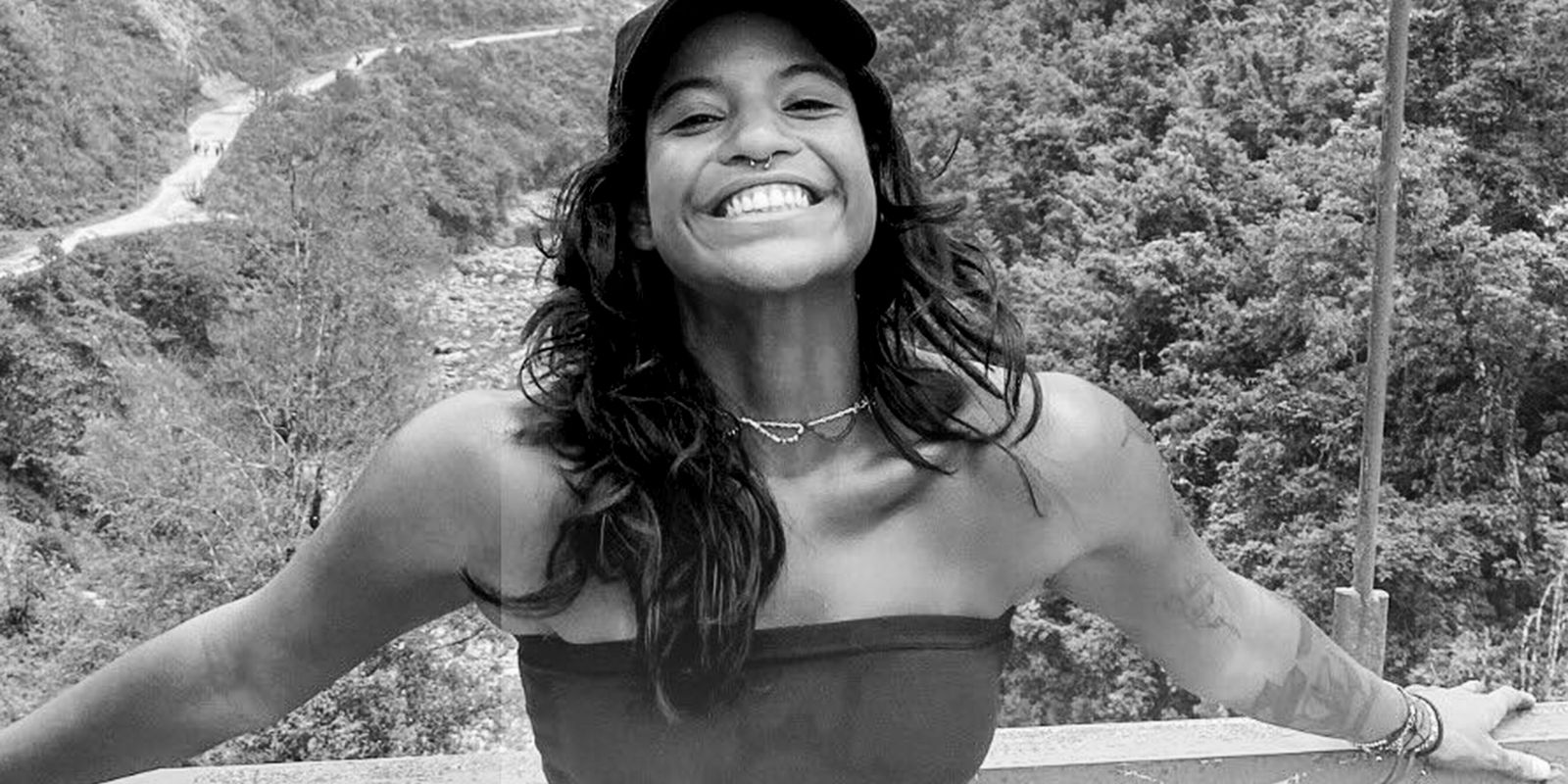 Socorristas voluntários que trabalharam no resgate homenageiam Juliana