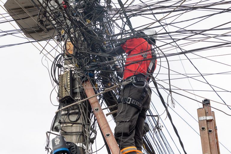 Cancelada audiência na Câmara sobre normas para cabos aéreos nos postes – Notícias