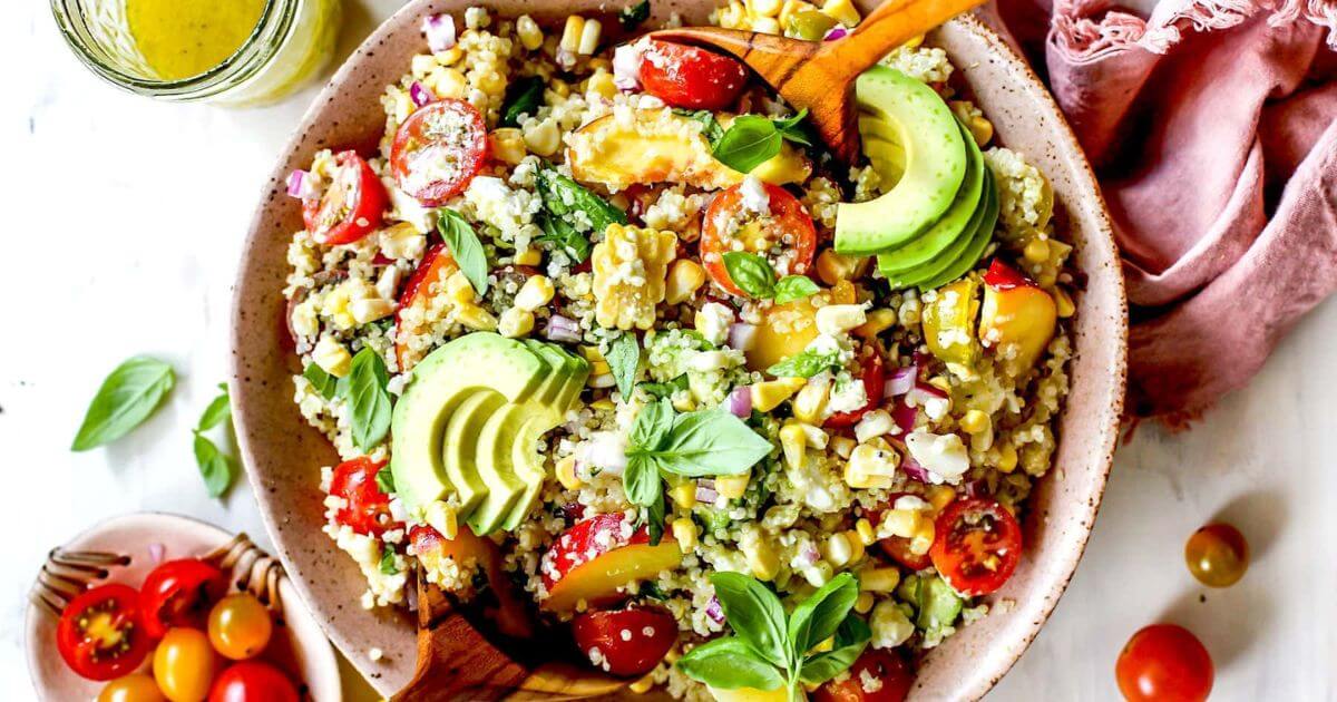 25 receitas de salada de verão para se unir nesta temporada