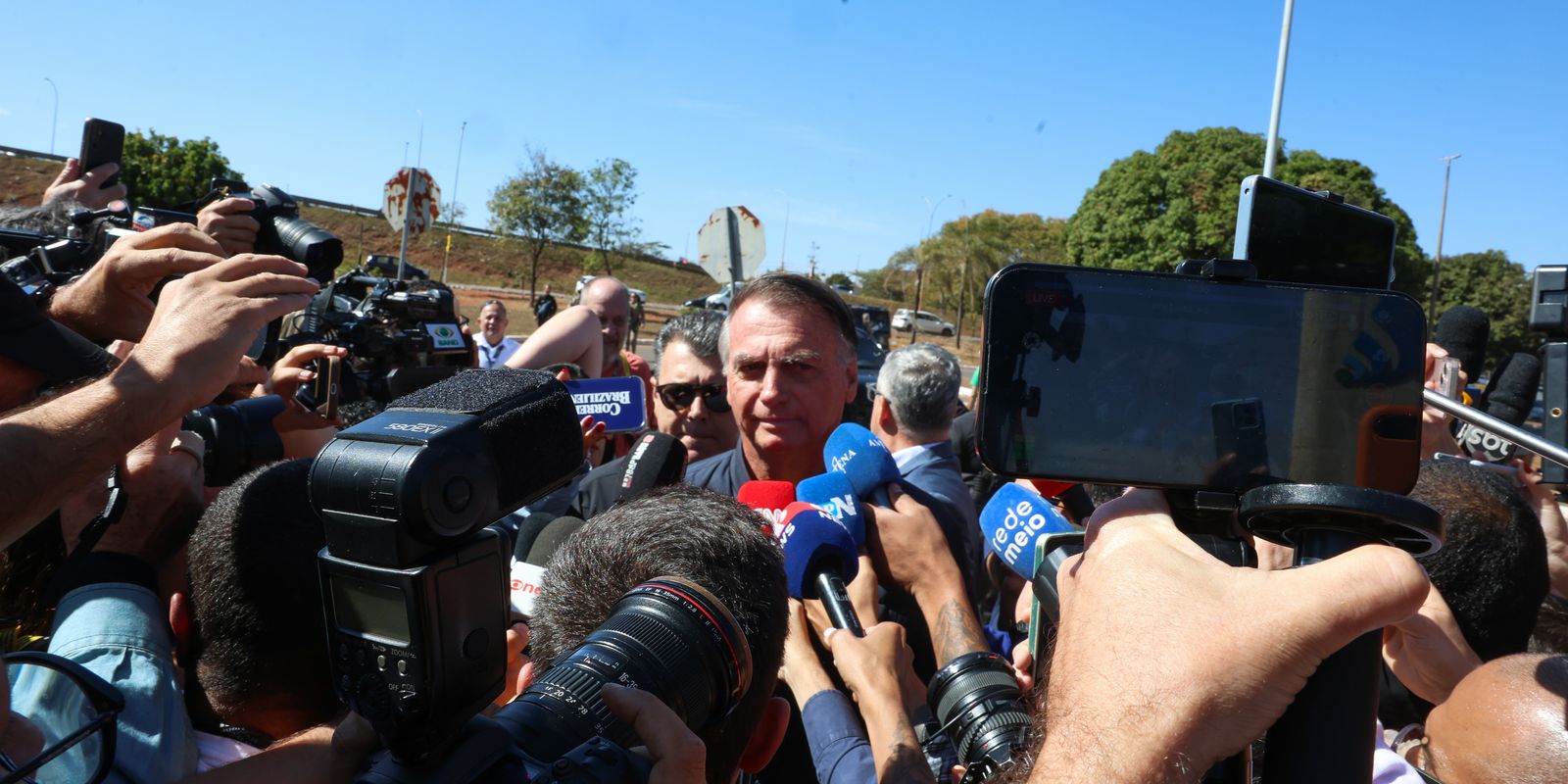 Entenda os motivos para decretação de cautelares contra Bolsonaro