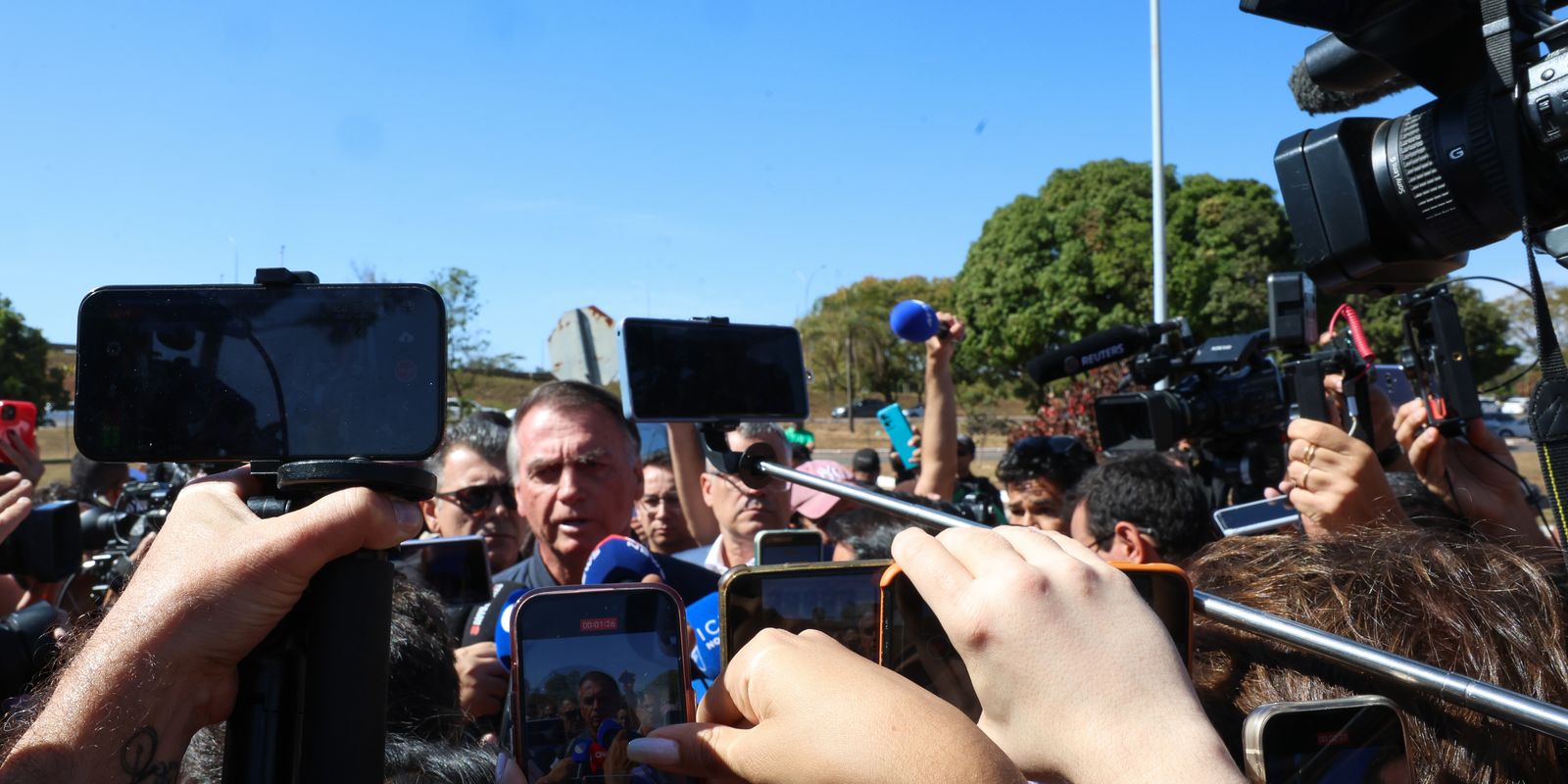 Defesa diz que medidas contra Bolsonaro são severas