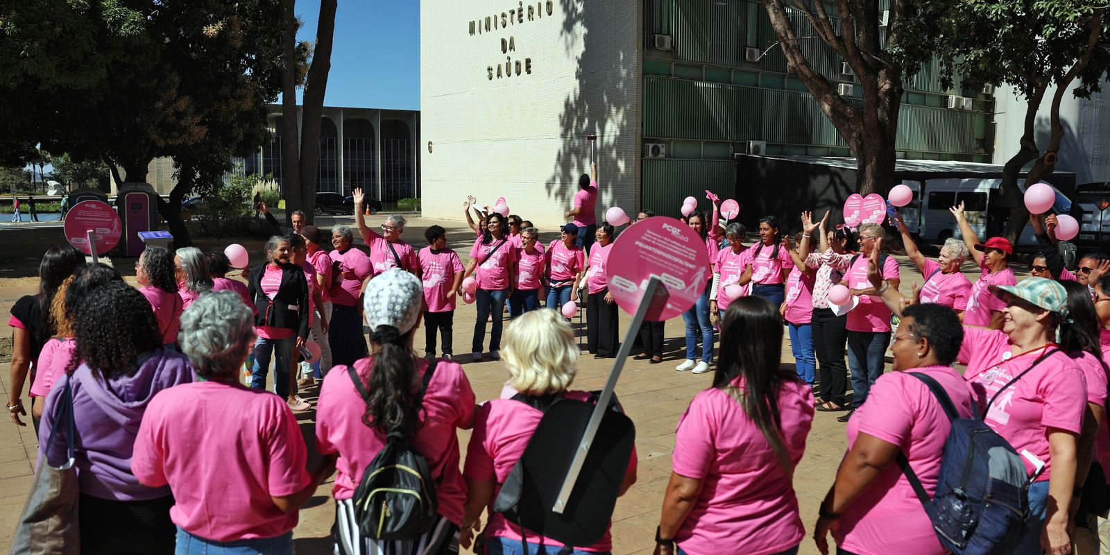 Câncer de mama: manifestação cobra acesso a tratamento aprovado no SUS