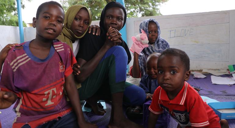 Civis aterrorizados no Sudão após matança de mais de 450 pessoas