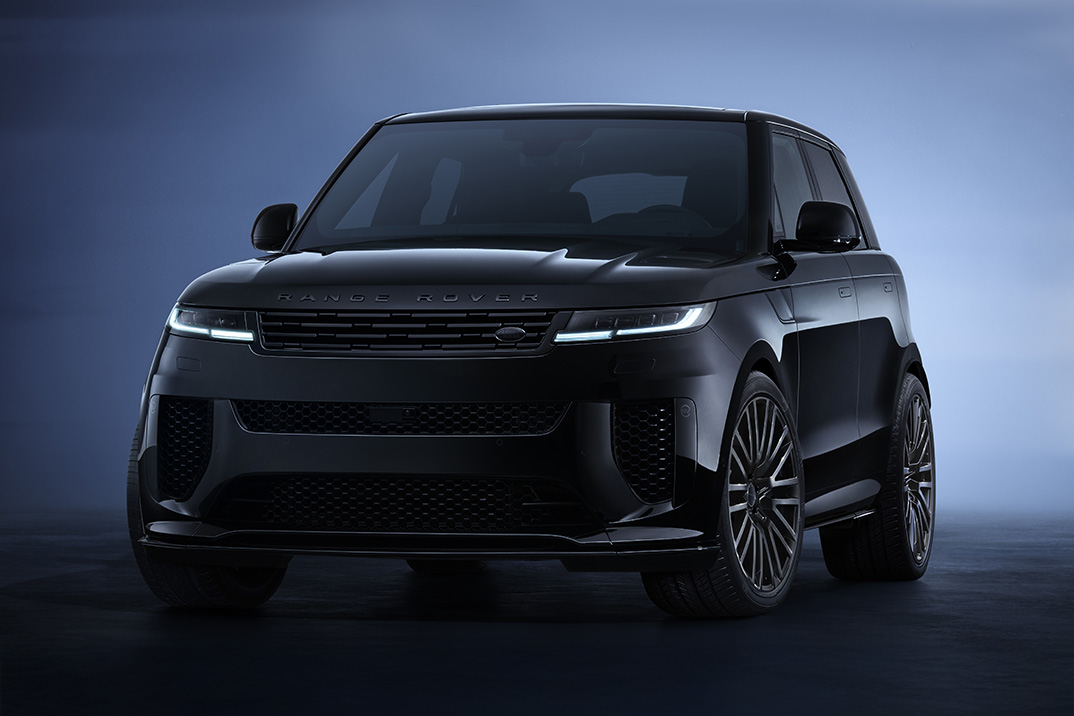 O Range Rover Sport SV Black atinge 60 em 3,6 segundos e parece um bombardeiro furtivo