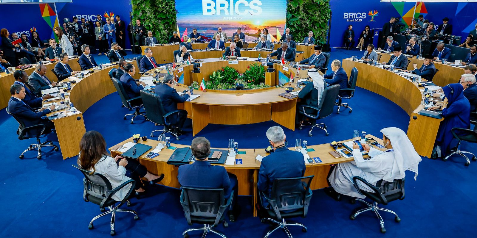 Brics pede renegociação de dívidas de países pobres dentro do G20