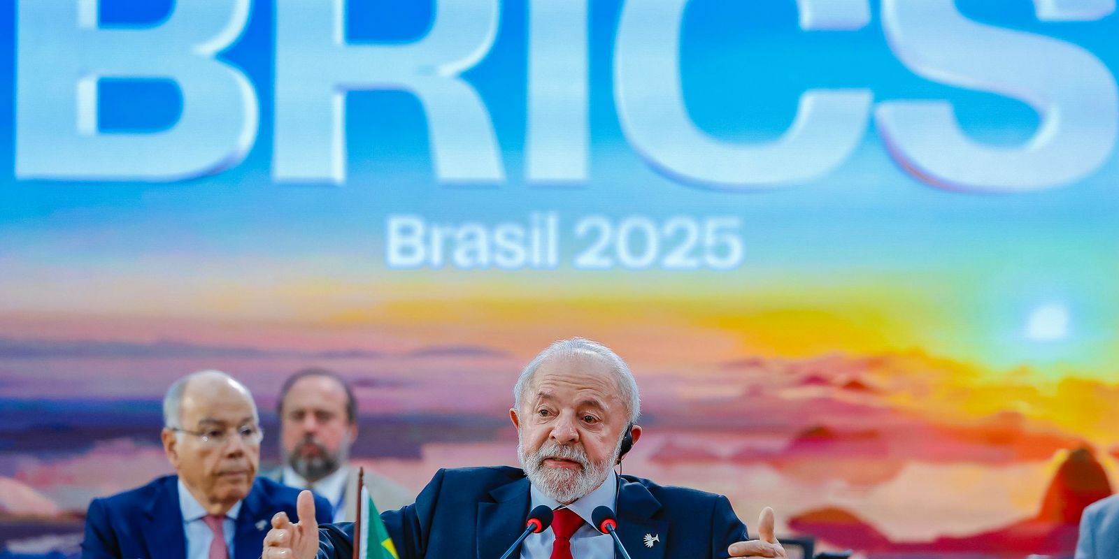 Adiar reforma na ONU torna mundo mais perigoso, diz Lula no Brics 