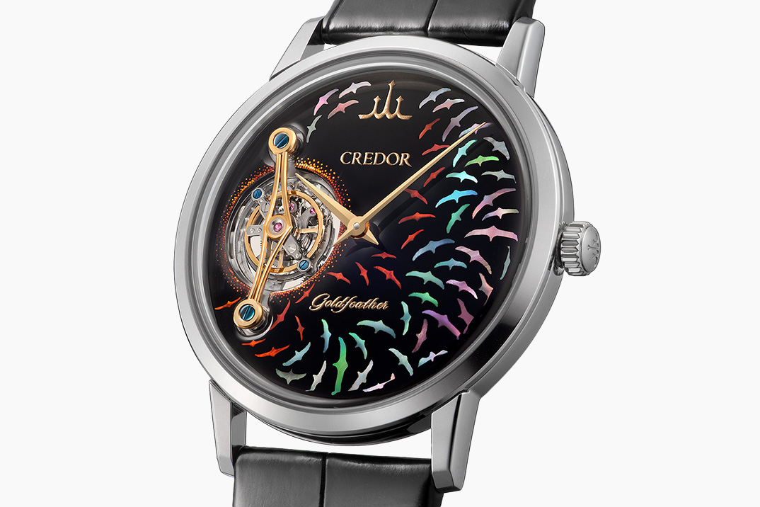 O lindo turbilhão de Goldfeather de Credor apresenta um bando de pássaros que voam pelo mostrador Urushi