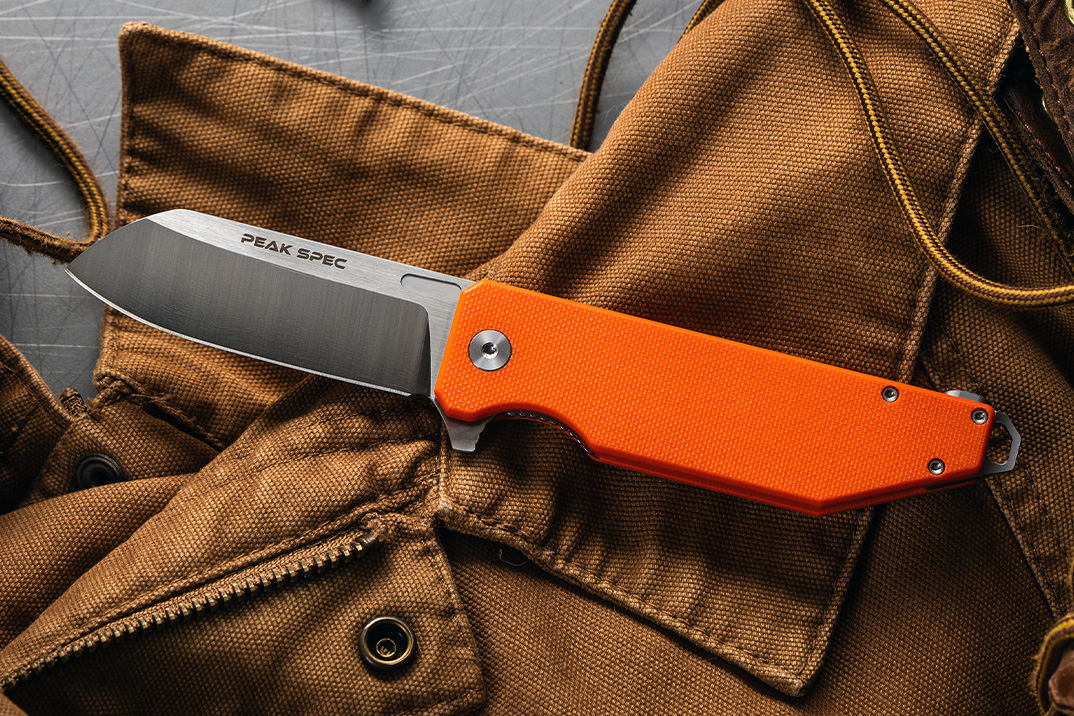 O APEX Ghostclip da Peak Spec tem um clipe de bolso que se retrai quando você não está usando