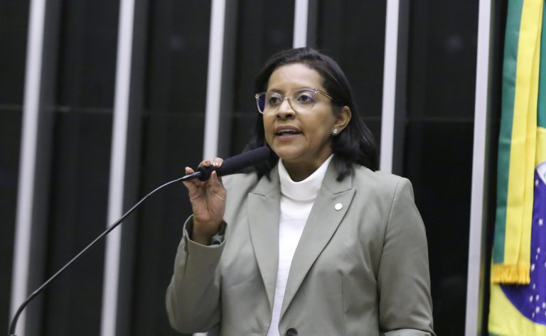 Comissão aprova penas maiores para crimes contra a honra cometidos com uso de IA – Notícias