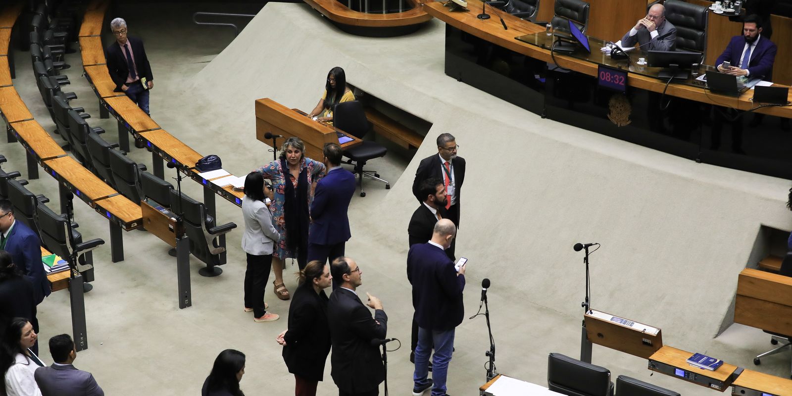 Câmara vota urgência de projeto que reduz benefícios fiscais federais