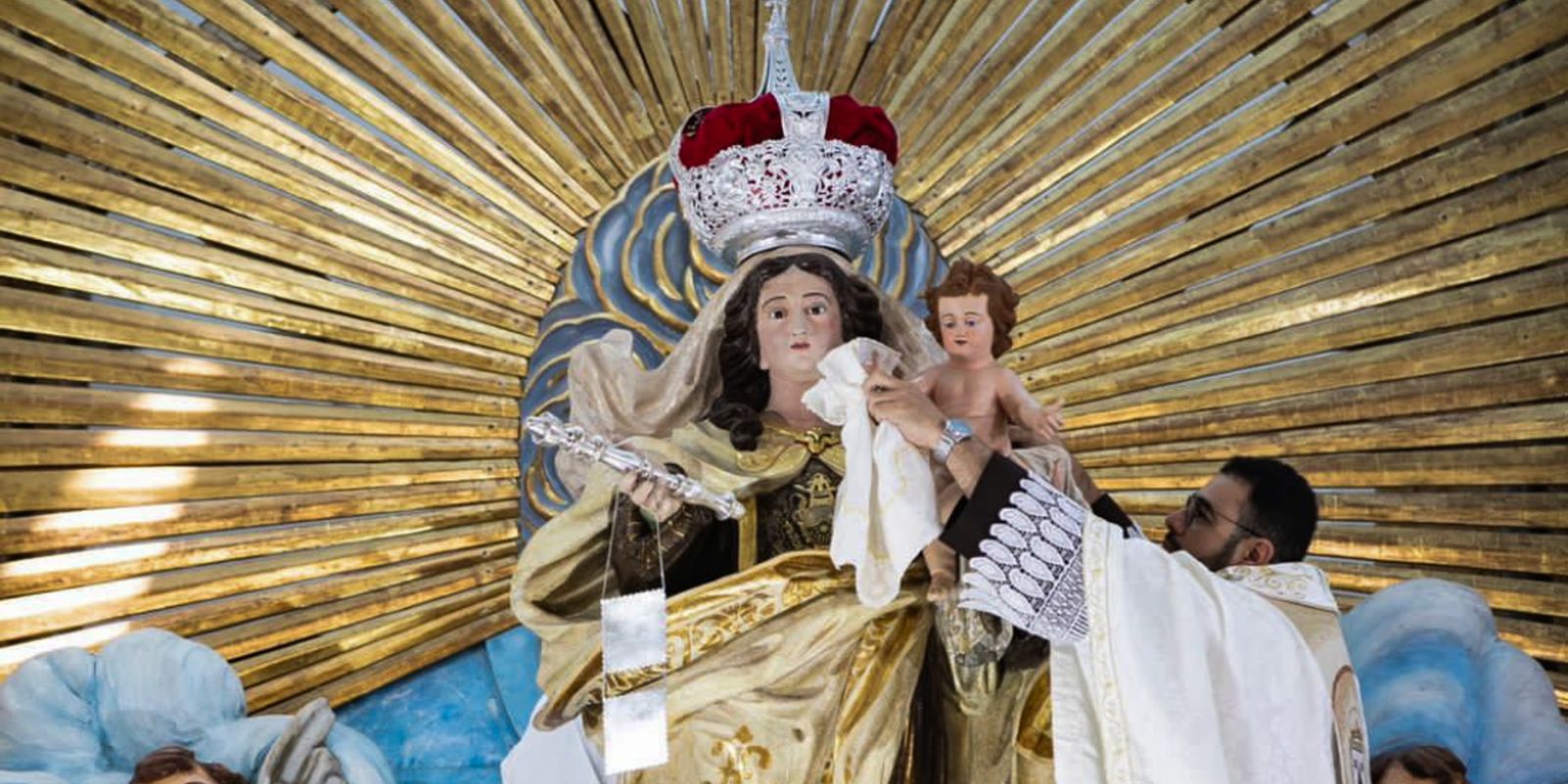 Devotos celebram padroeira de Recife