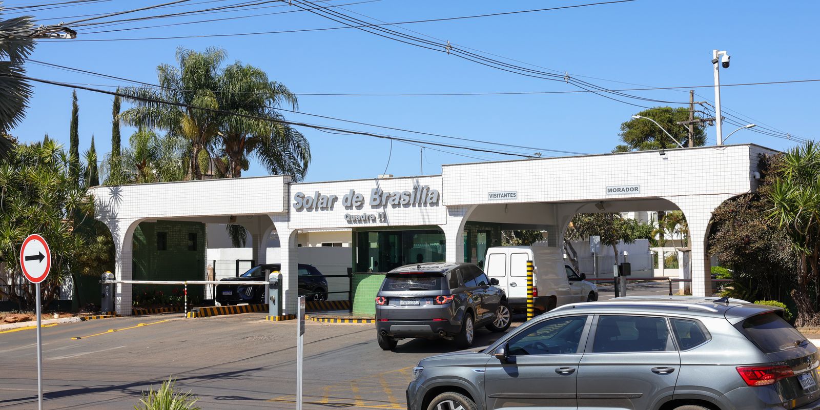 Moraes pede à PGR parecer sobre agentes da PF na casa de Bolsonaro