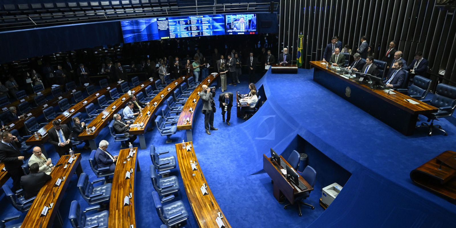 Senado aprova isenção de IR para quem ganha até dois salários-mínimos