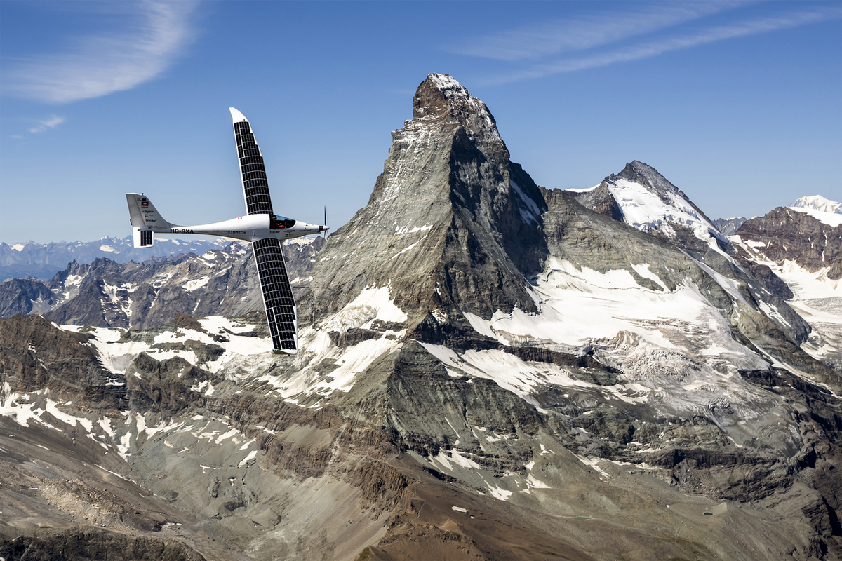 O avião solar suíço define um novo registro de altitude