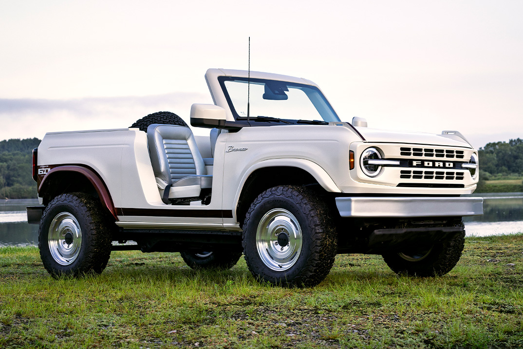 O Bronco Roadster Concept da Ford abandona o telhado e as portas, mas traz a estética dos anos 60