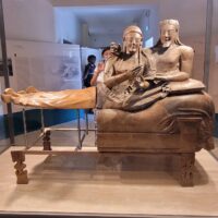 Seção restaurada do sarcófago dos cônjuges de volta em exibição – o blog de história