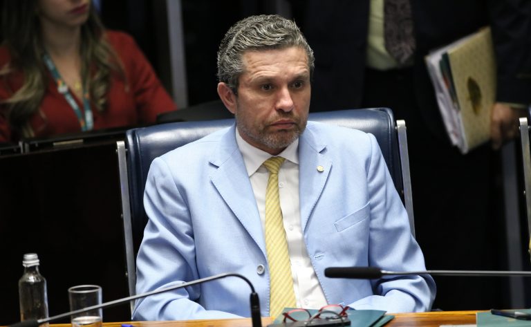 Comissão aprova projeto que proíbe tarifa extra por tráfego intensivo de dados na internet – Notícias