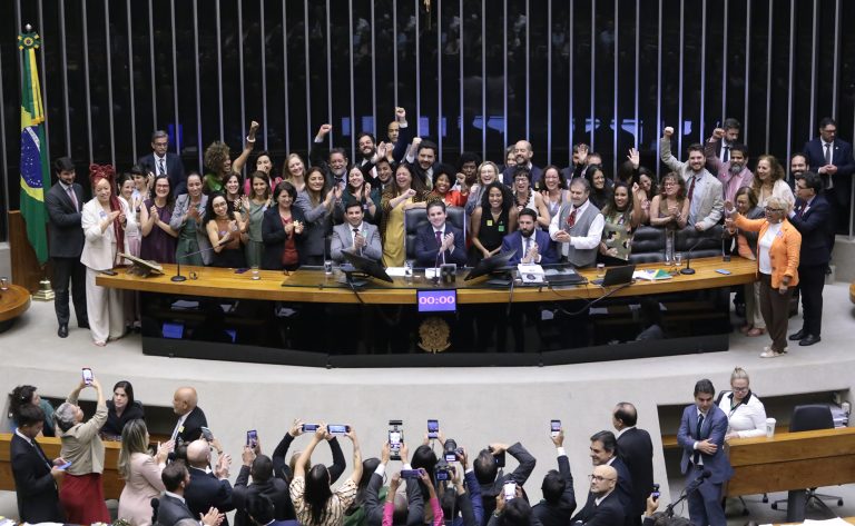 Câmara aprova projeto sobre proteção de crianças em ambientes digitais – Notícias