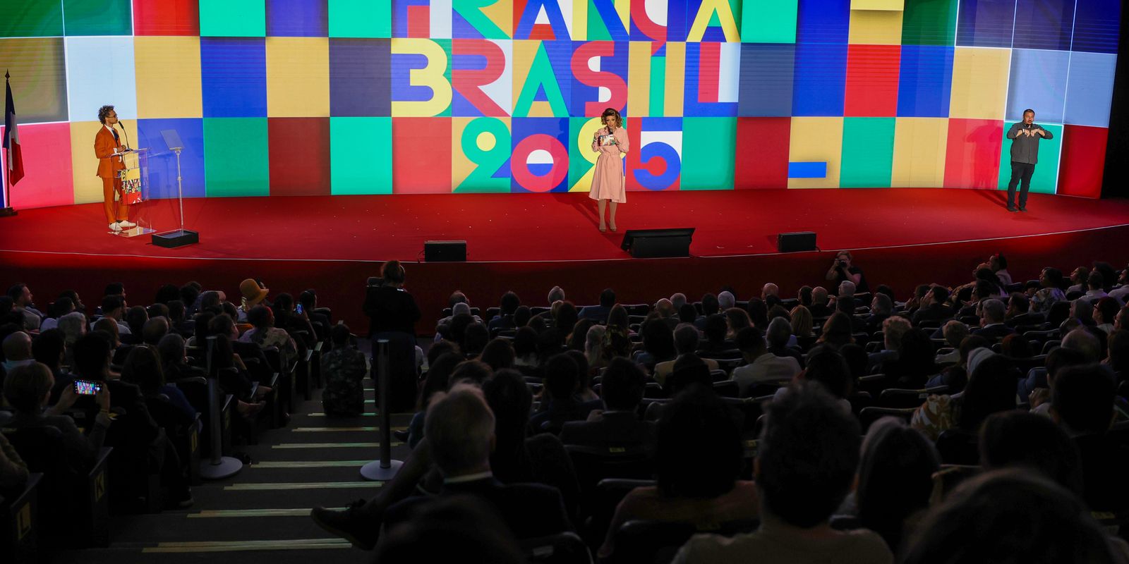 Brasileiros realizam mais uma edição de evento cultural na França