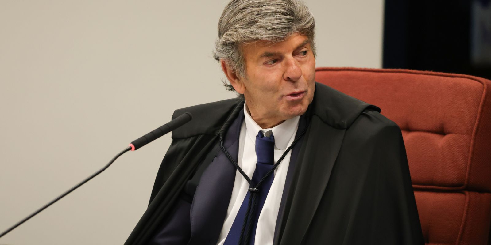 Fux absolve Bolsonaro e condena Braga Netto e Cid pela trama golpista