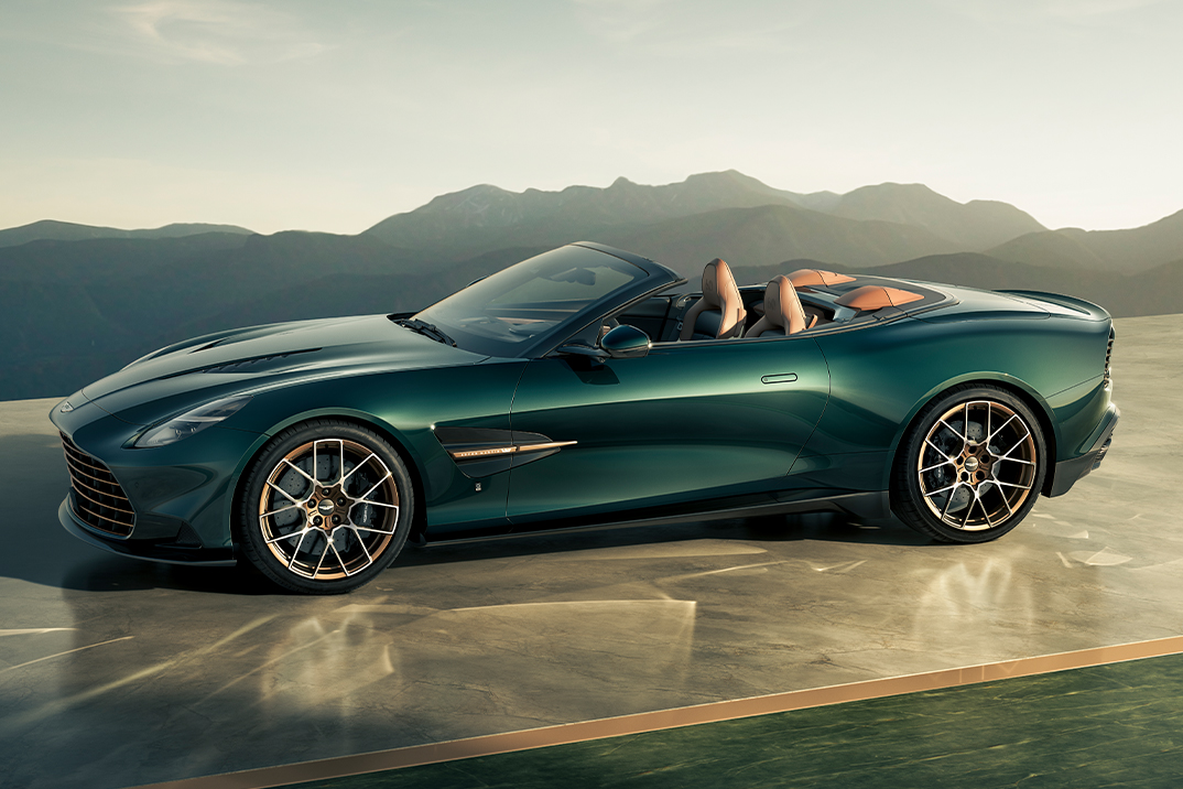 Volante de Aston Martin comemora 60 anos com esses lindos DB12 e Vanquish