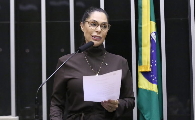 Comissão aprova projeto que obriga plataformas digitais a prevenir suicídio e automutilação – Notícias