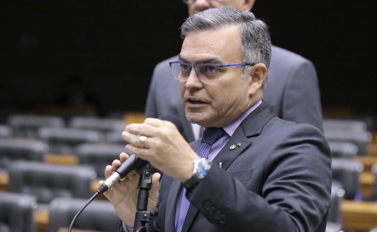 Comissão aprova protocolo para tratamento de vício em tecnologia pelo SUS – Notícias