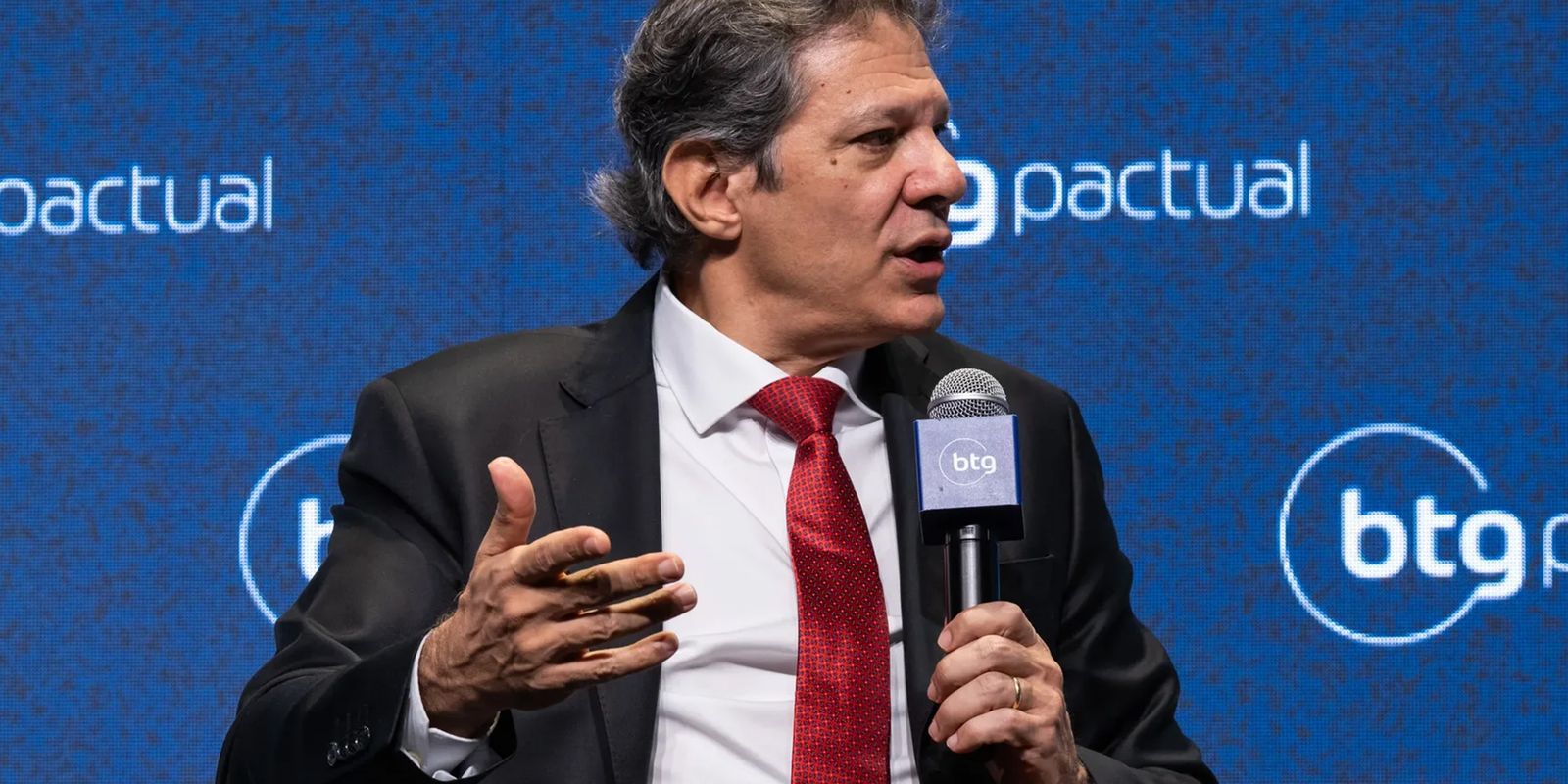 Haddad diz que política fiscal não depende apenas do governo federal