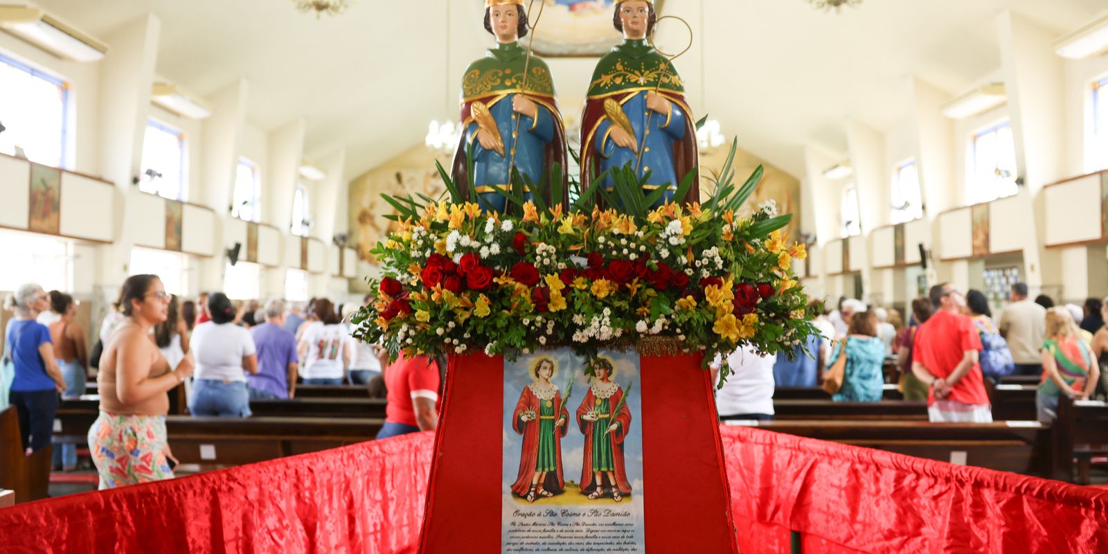 Festa de Cosme e Damião é celebrada por diferentes religiões